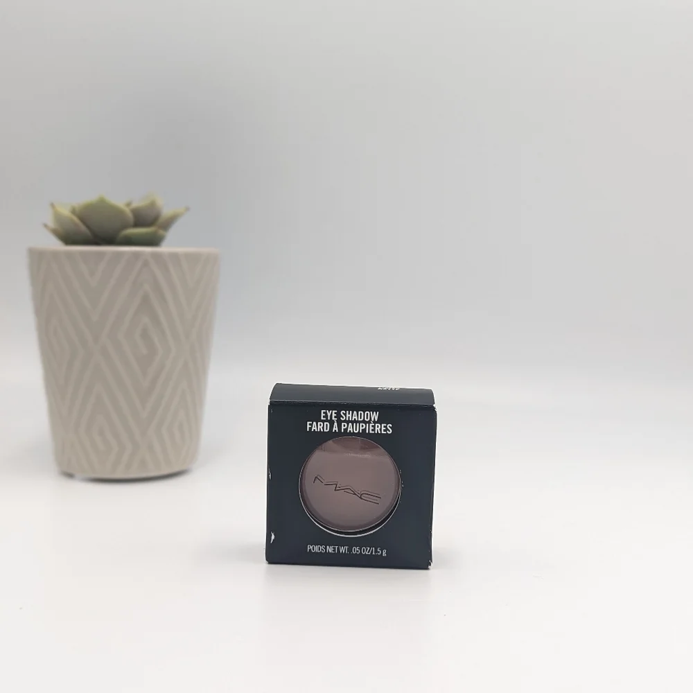 MAC Finian Eyeshadow - Picture 4 of 4